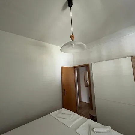 Lorena アパート スプリト